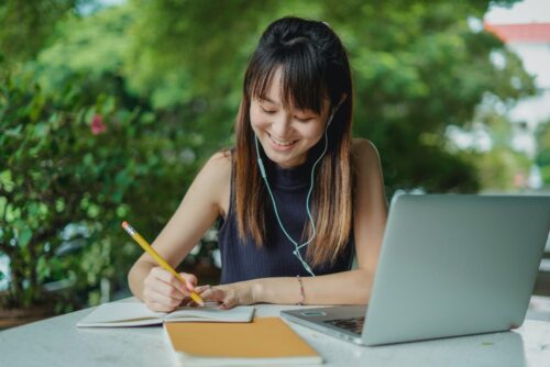 estudiante de cursos online